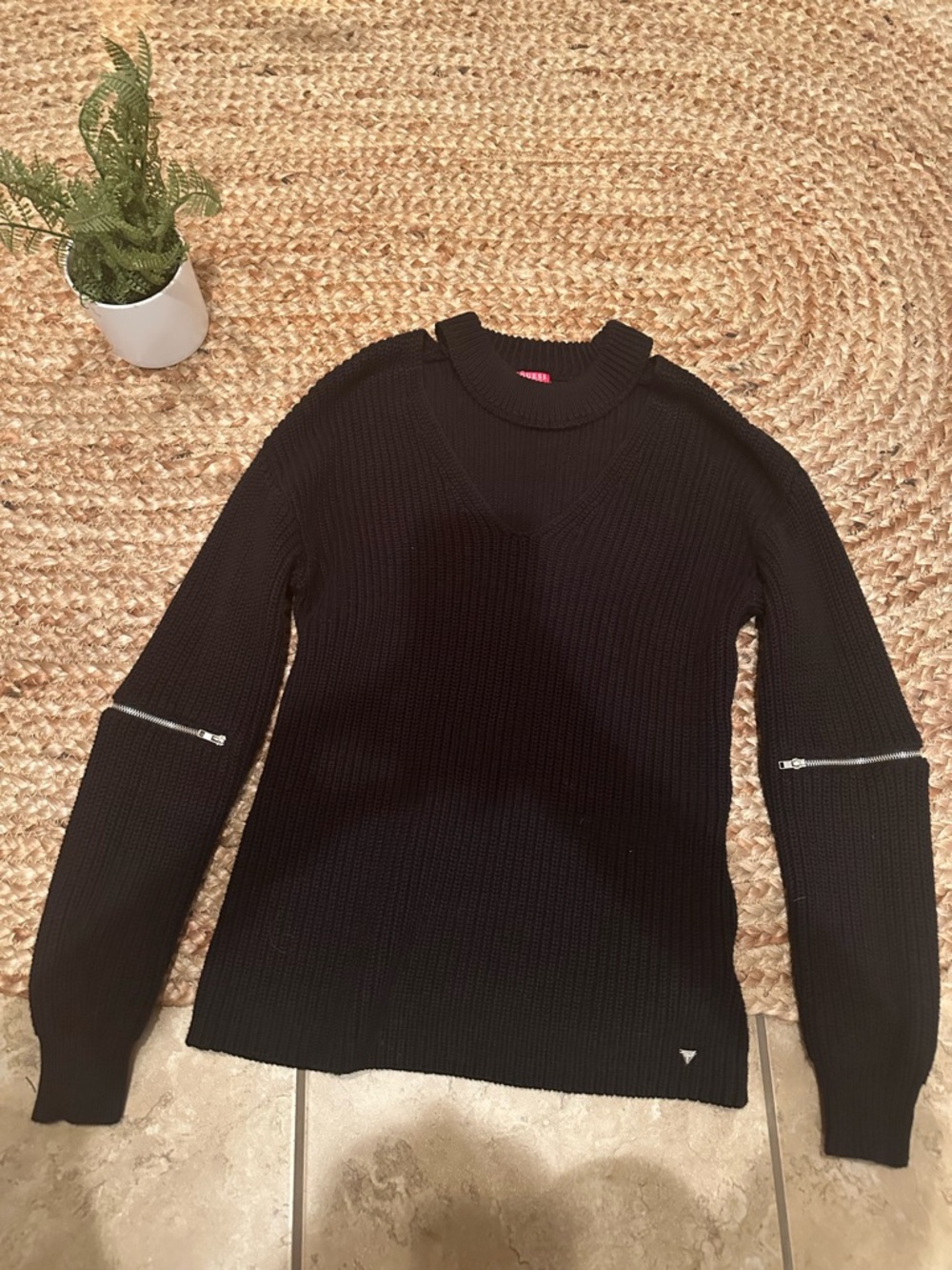 BLACK GUESS ZIPPER SLEEVE SWEATER